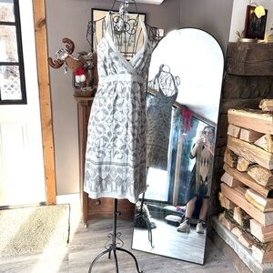 Athleta Light Gray Patterned Midi Dress